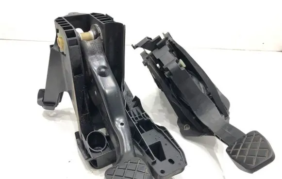 Volkswagen Golf VII Pedal assembly 
