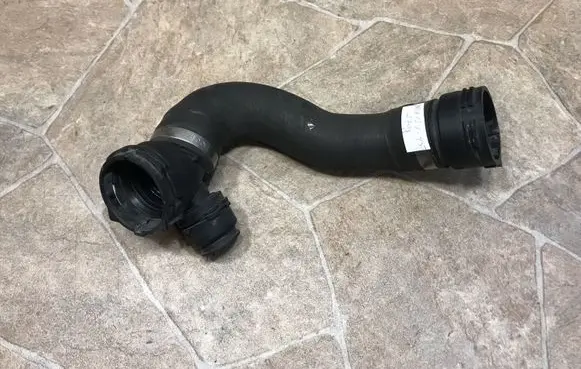 BMW X5 E70 Engine coolant pipe/hose 7799184