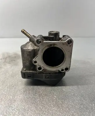 Volkswagen Golf IV Throttle valve