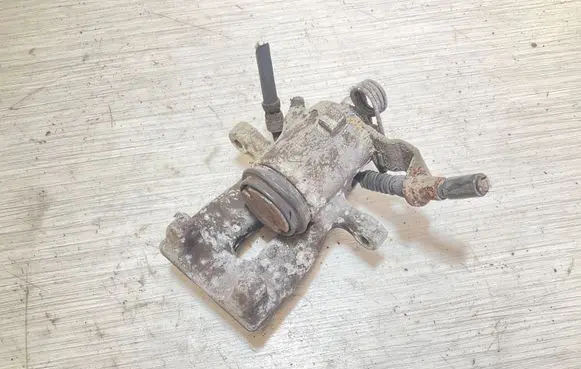 Opel Zafira B Rear brake caliper