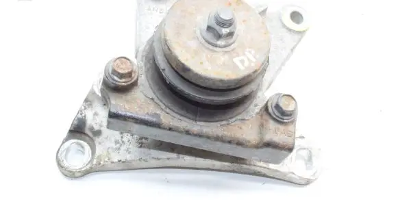 Honda Civic Engine mount bracket
