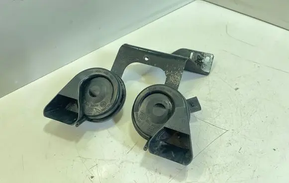 Audi A6 S6 C6 4F Horn signal 70388116