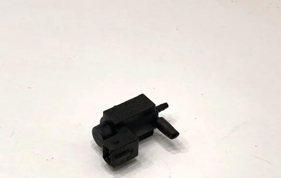BMW 5 E60 E61 Fuel pressure regulator 779663403