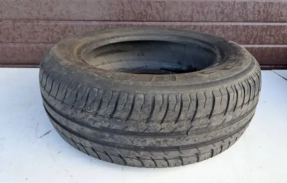 Volkswagen Golf V R15 summer tire 