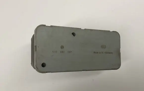 Volkswagen Golf III Central locking vacuum pump 1H0962257