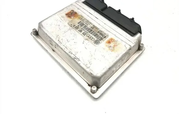 Volkswagen PASSAT B5 Engine control unit/module 8D0907558P 0261204908