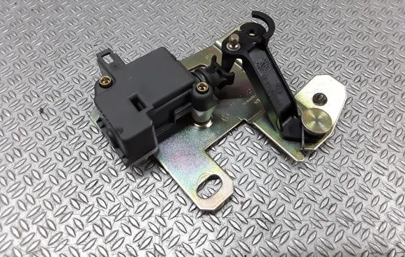 Volkswagen Touareg I Tailgate boot lock/latch motor 7L6827425