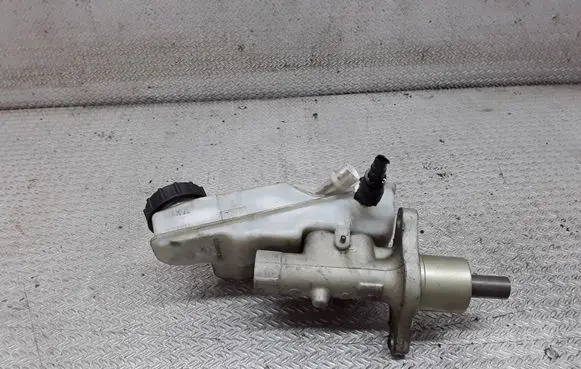 Master brake cylinder