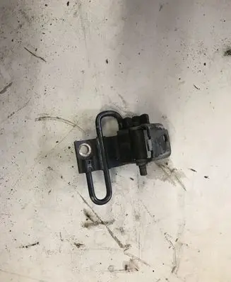 Audi A3 S3 8P Front door lower hinge 8e0831412b