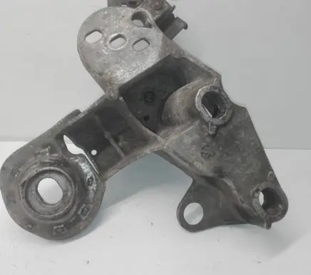 Audi A6 S6 C5 4B Engine mounting bracket 8E0199352D