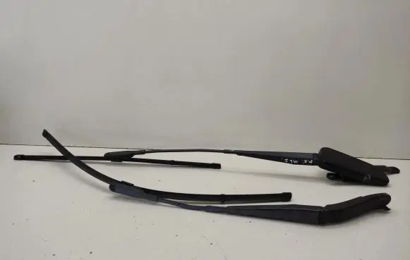 Windshield/front glass wiper blade