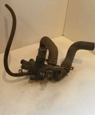 Volkswagen Golf III Engine coolant pipe/hose 030121117K