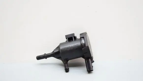 Mercedes-Benz GLC X253 C253 Engine mount vacuum valve A0014760532