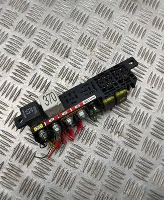 Volkswagen PASSAT B5.5 Fuse box set 8l0941822a