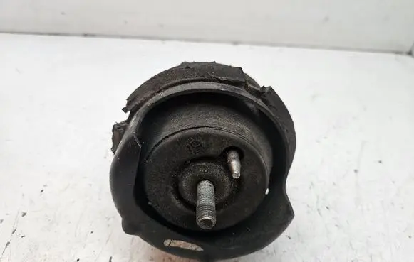Engine mount bracket