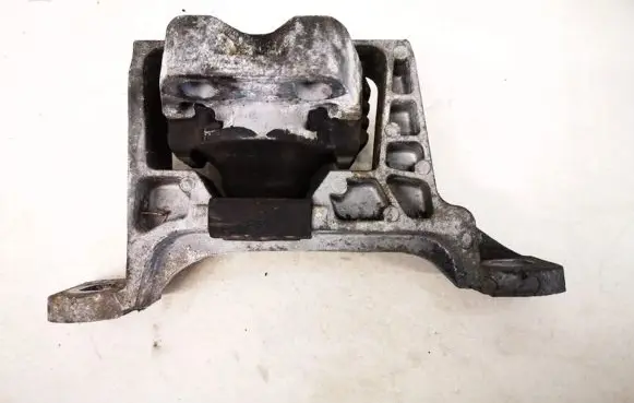 Mazda 3 II Engine mount bracket b32t39060