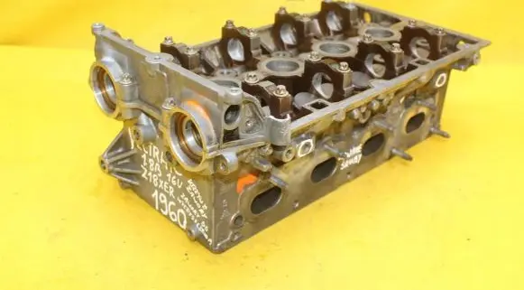 Opel Astra H Engine head 55560772