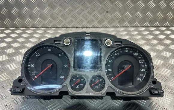 Volkswagen PASSAT B6 Speedometer (instrument cluster) 3C0920960N