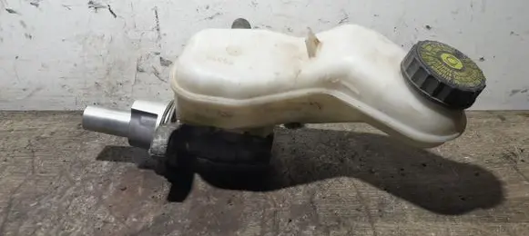Toyota Avensis T270 Master brake cylinder 0204255330
