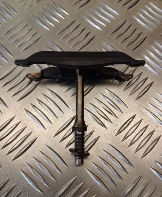 Mazda 5 Fuel Injector clamp holder