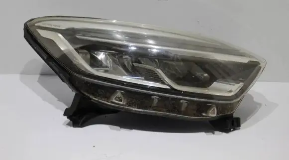 Renault Captur Headlight/headlamp 260101671R 01297702 0127772000043726