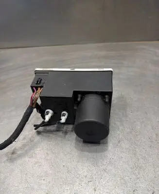 Audi A4 S4 B5 8D Central locking vacuum pump 8L0862257L