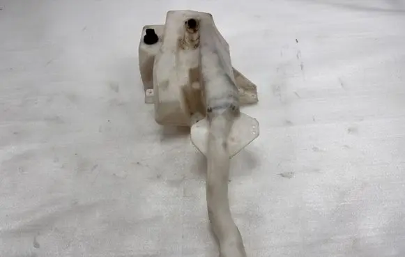 Ford Mustang VI Windshield washer fluid reservoir/tank JR3B17B613AC JR3B17B613