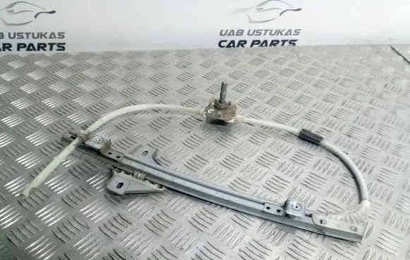 Rear door manual window regulator
