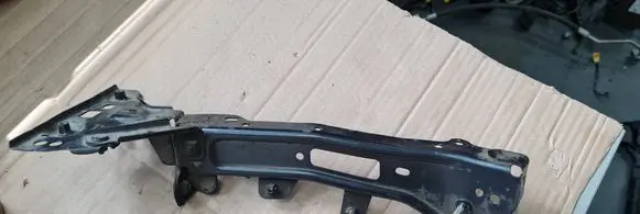 Audi A4 S4 B9 Fender mounting bracket 8W0821136B