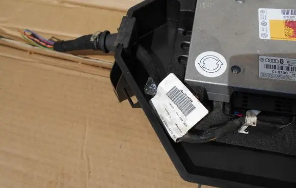 Audi A4 S4 B7 8E 8H Bluetooth control unit module 8P0862335NX