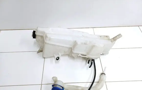 Windshield washer fluid reservoir/tank