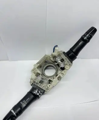 Mitsubishi Lancer VIII Wiper turn signal indicator stalk/switch 8600A247