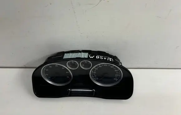 Volkswagen PASSAT B5.5 Speedometer (instrument cluster) 3B0920809