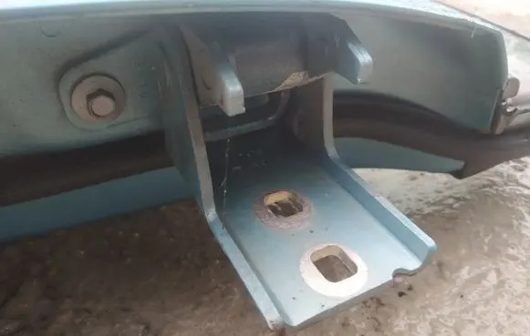 Opel Meriva B Front door upper hinge