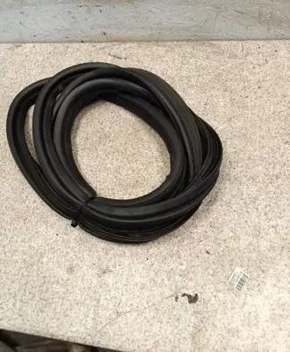 Trunk rubber seal (body)