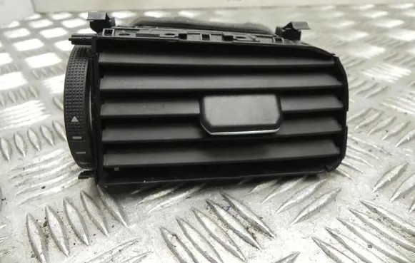 Volkswagen Jetta IV Rear air vent grill 5C6819704B