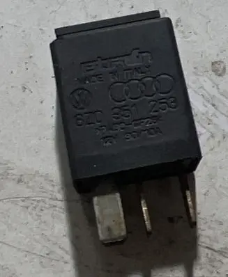 Audi A4 S4 B5 8D Other relay 8Z0951253