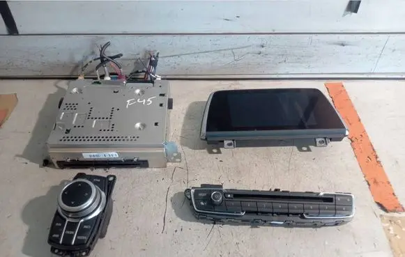 BMW 2 F46 Radio/CD/DVD/GPS head unit 5A04048 9371455 8803368