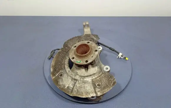 BMW 5 F10 F11 Front wheel hub spindle knuckle 6775769