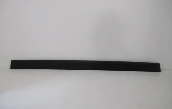 Peugeot 3008 I Front sill (body part) 82018Z03