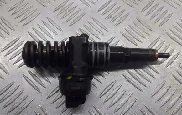 Volkswagen PASSAT B5.5 Fuel injector 038130073AJ