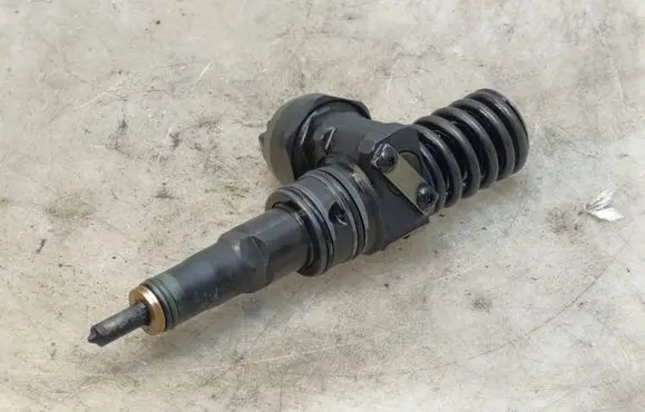 Audi A4 S4 B6 8E 8H Fuel injector 038130073AR