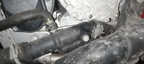 Mitsubishi Lancer X Engine coolant pipe/hose