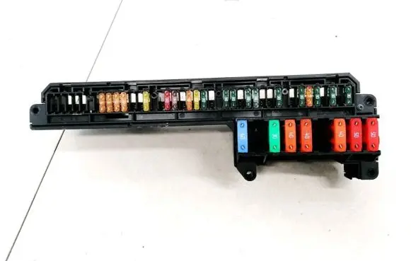 BMW 5 E60 E61 Fuse box set 6114695733002 61.14-6957330-02