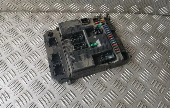 Peugeot 307 Fuse module 9636760580F 9644098280