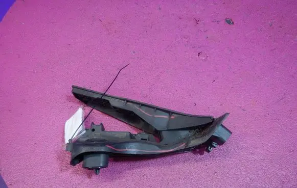Accelerator throttle pedal