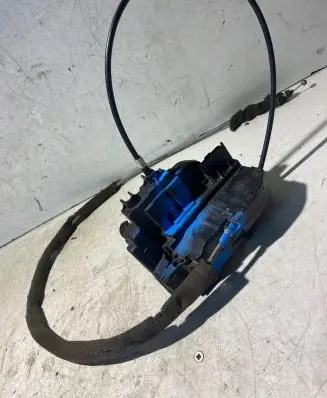Nissan X-Trail T30 Front door lock 2508H