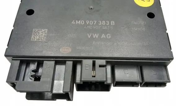 Audi A4 Allroad B9 Tow bar trailer control unit/module 4M0907383B