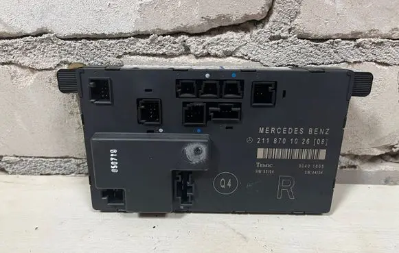 Mercedes-Benz E W211 Door control unit/module A2118701026