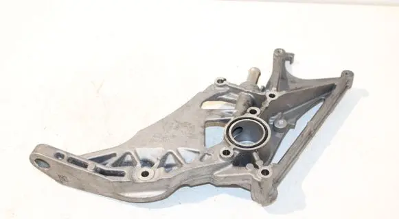 Skoda Fabia Mk3 (NJ) Engine mounting bracket 04B145841B